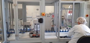 Automated filling of cosmetic pastes